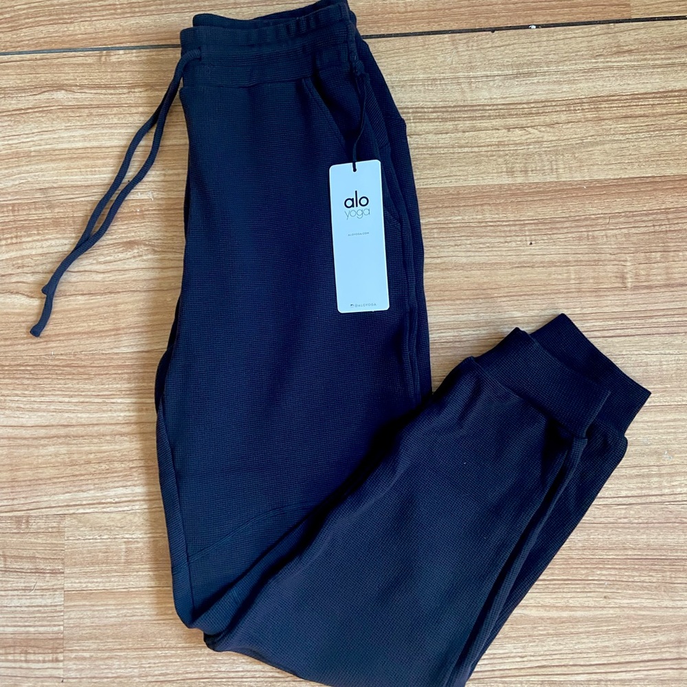 Never worn Alo Sweatpants! Gorgeous black waffle texture